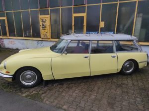 Citroen DS 20 Break, 1972 restoration.jpg