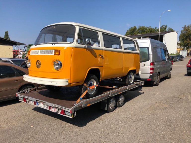 Volkswagen VW yellow Transporter T2, 1978 VW Restoration